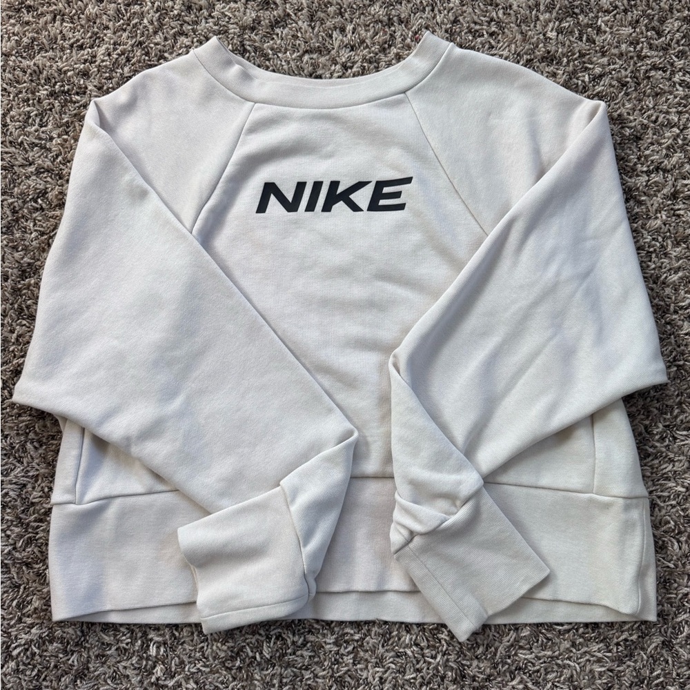 CROPPED NIKE SWEATER MEDIUM